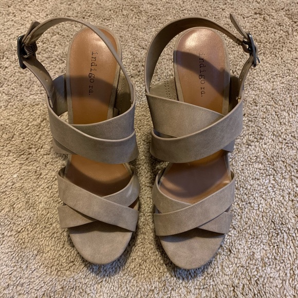 Indigo Rd. Brown suede wedges. - Picture 4 of 6